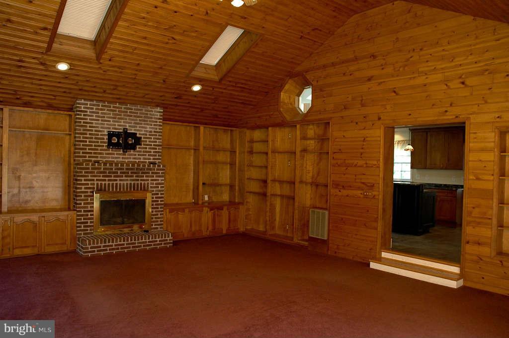 26816 Ridge Road Damascus, MD 20872 - Photo 14 of 30 Great Room