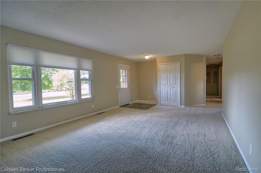 738 West Schafer Road Howell, MI 48843 - Photo 3 of 35 Great_Room_2nd_View.jpg