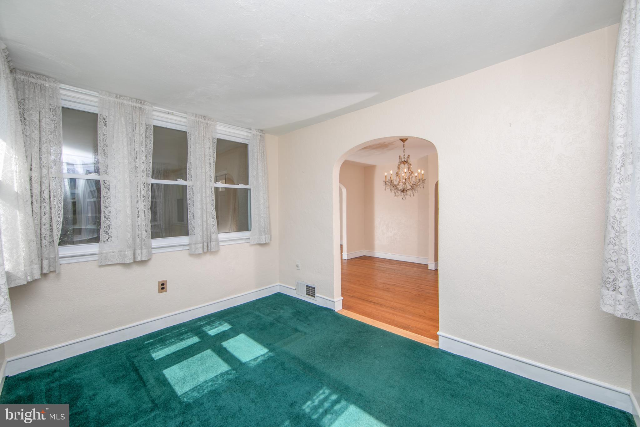 449 Hawarden Road Springfield, PA 19064 - Photo 18 of 60 Bright, inviting space with charming archway.