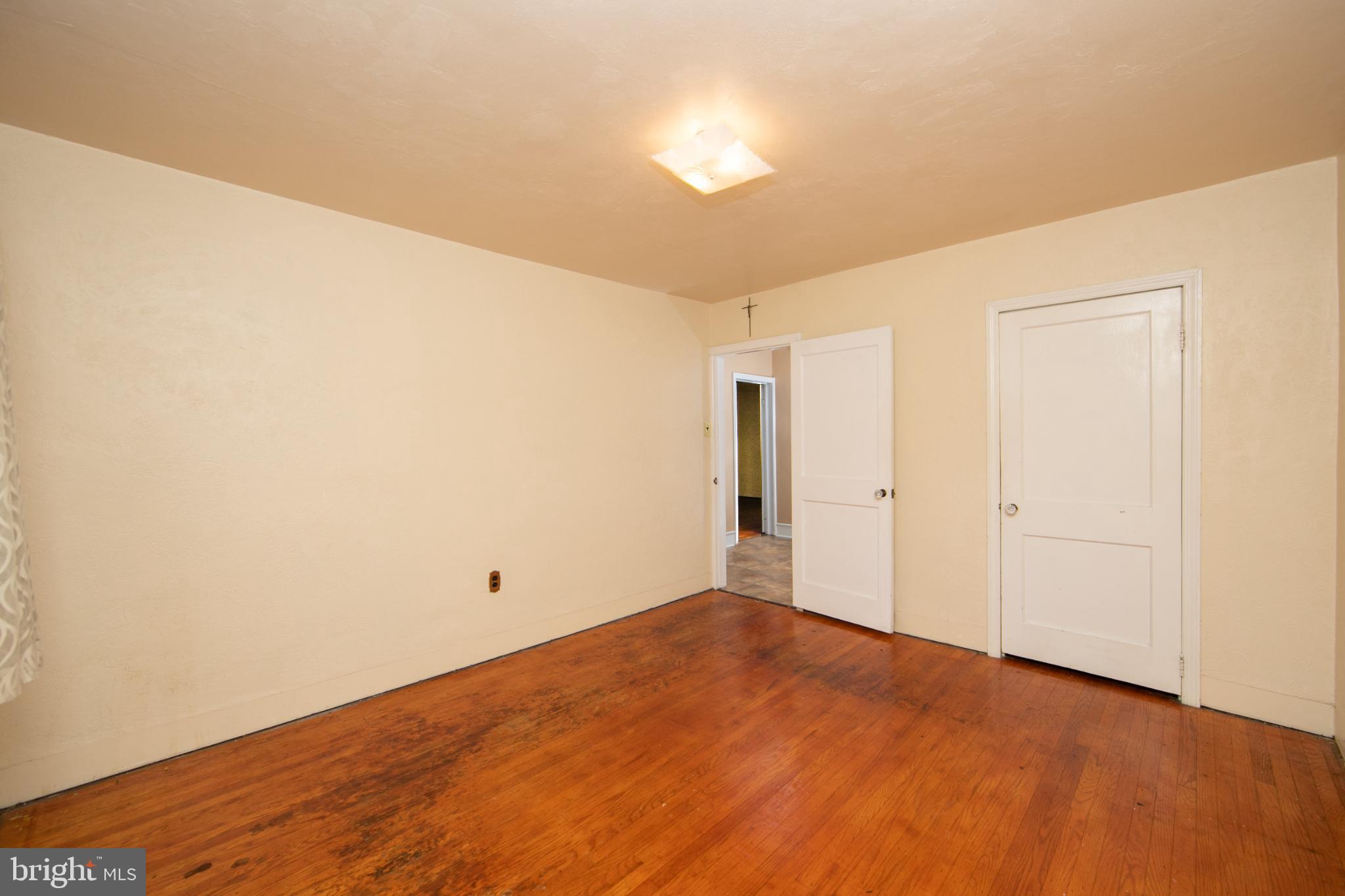 449 Hawarden Road Springfield, PA 19064 - Photo 28 of 60 Spacious room with warm wooden floors.