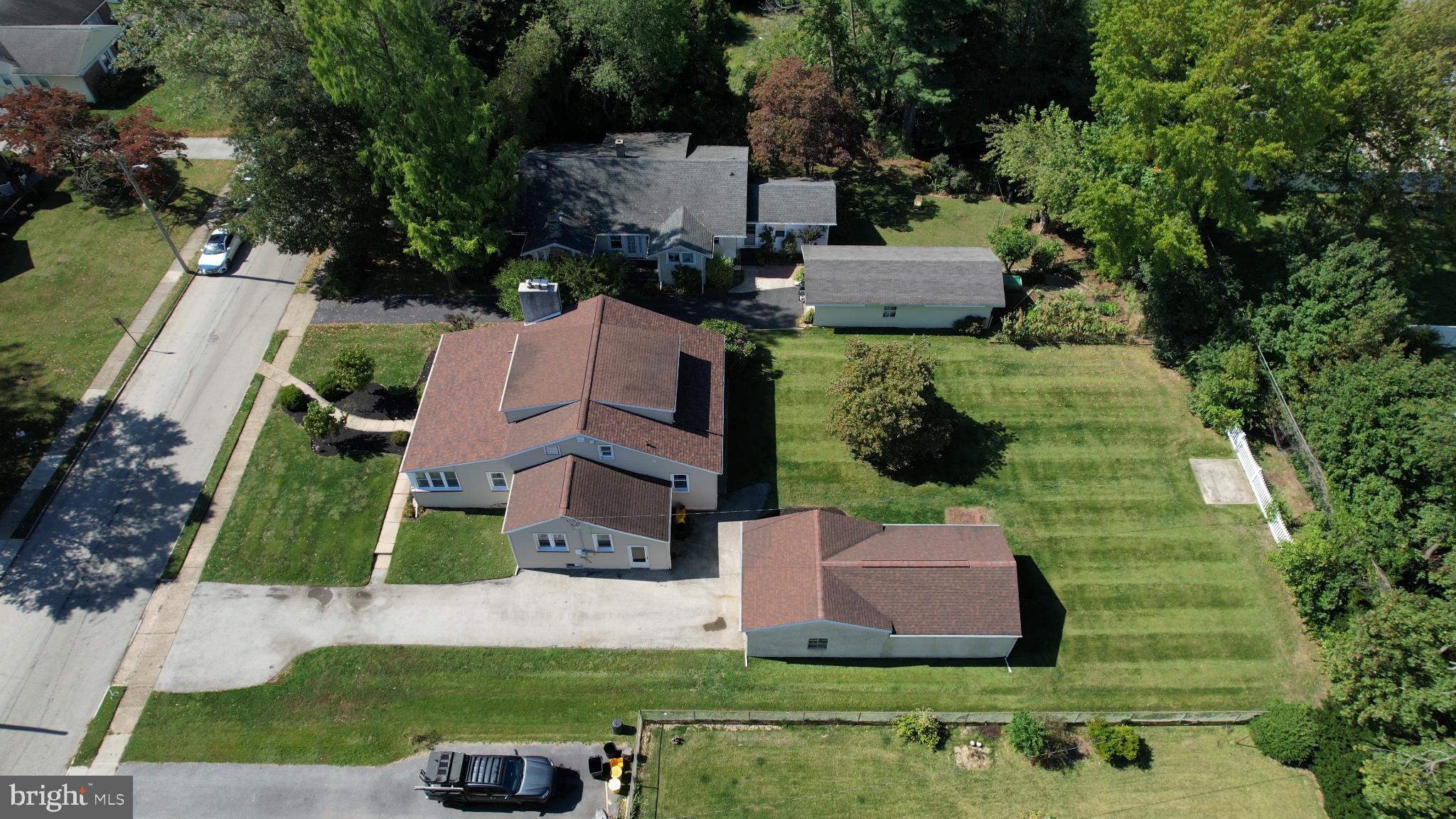 449 Hawarden Road Springfield, PA 19064 - Photo 4 of 60 Spacious property with lush green surroundings.