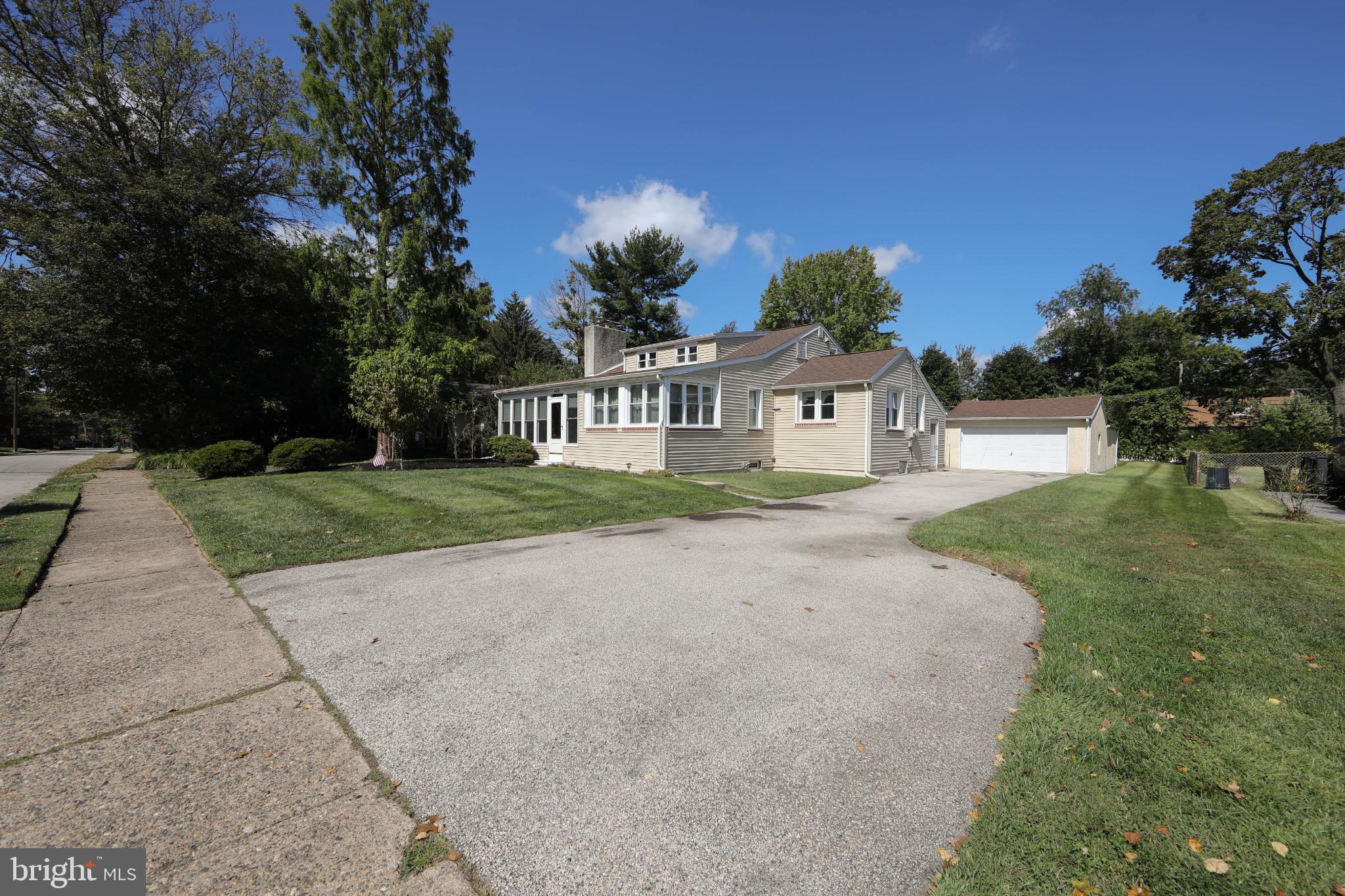 449 Hawarden Road Springfield, PA 19064 - Photo 7 of 60 Charming home with spacious yard and driveway.