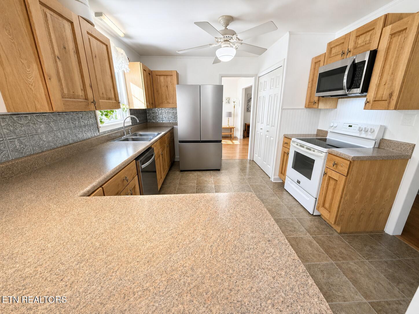 380 Glenwood Road Bristol, TN 37620 - Photo 8 of 25 O
