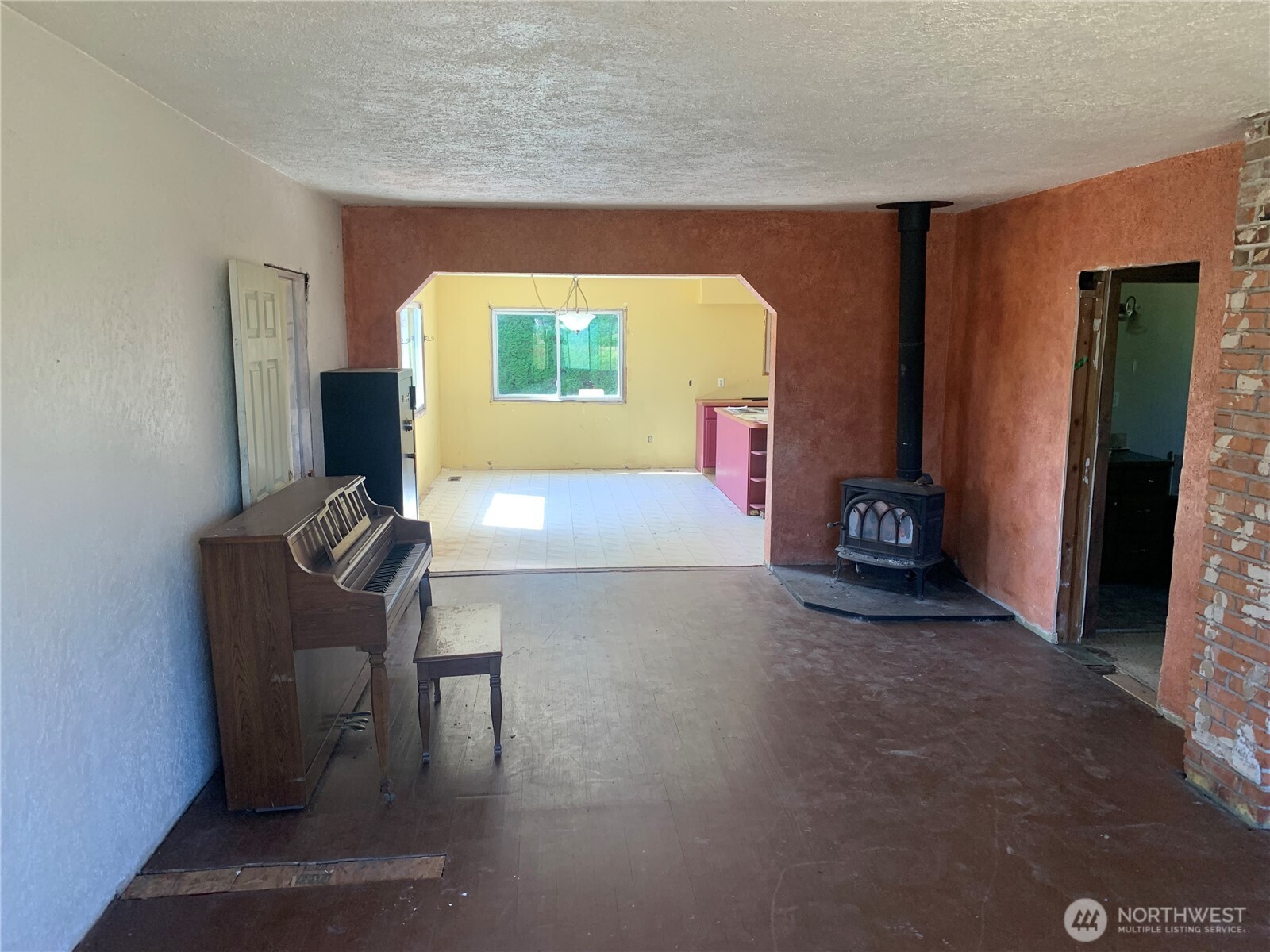 3037 Massey Road Everson, WA 98247 - Photo 5 of 28 a living room with furniture and a flat screen tv