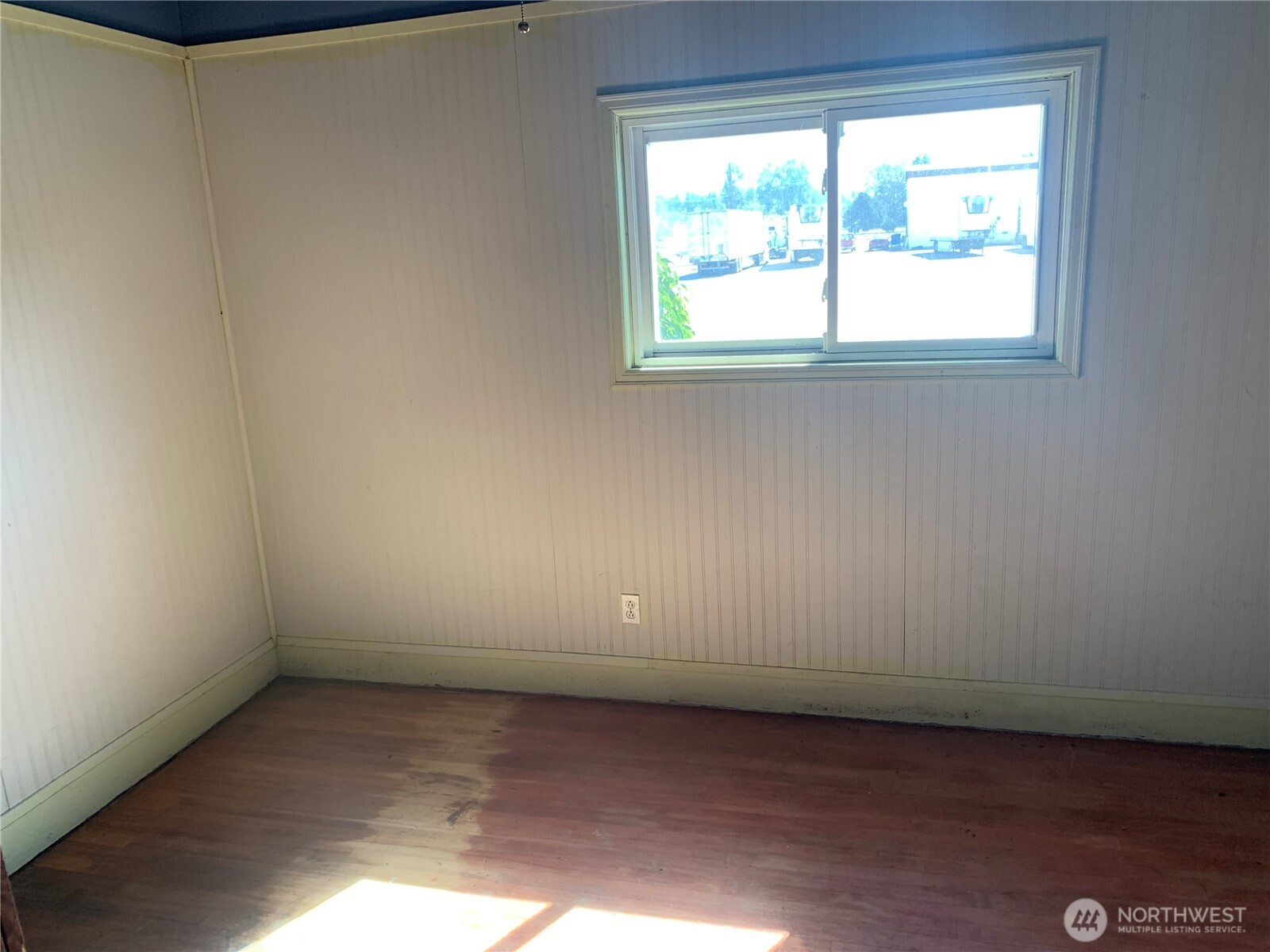 3037 Massey Road Everson, WA 98247 - Photo 9 of 28 an empty room with a window