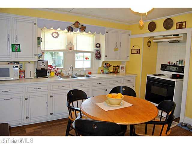 720 Pickett Road Lexington, NC 27295 - Photo 3 of 16 Kitchen.