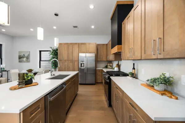 $2,700 | 122 East 31st 1/2 Street, Houston, TX 77018