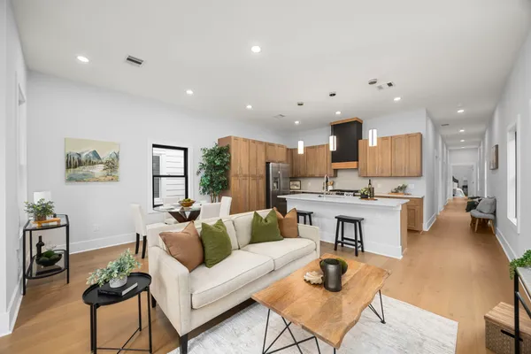 $2,700 | 122 East 31st 1/2 Street, Houston, TX 77018