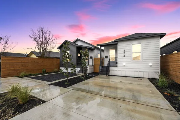 $2,700 | 122 East 31st 1/2 Street, Houston, TX 77018