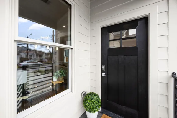 $2,700 | 122 East 31st 1/2 Street, Houston, TX 77018