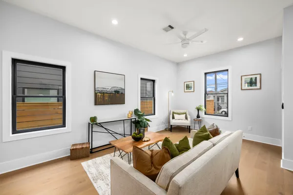 $2,700 | 122 East 31st 1/2 Street, Houston, TX 77018