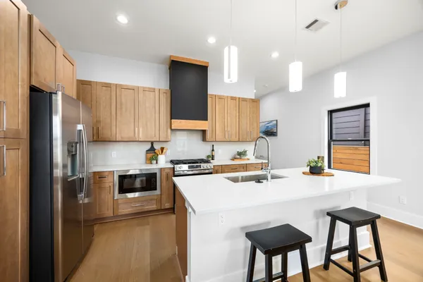 $2,700 | 122 East 31st 1/2 Street, Houston, TX 77018