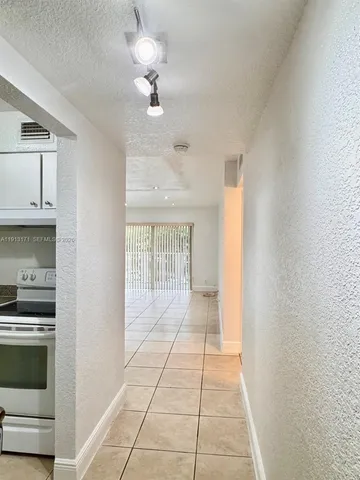$1,750 | 5201 Geneva Court, Unit 307, Doral, FL 33166