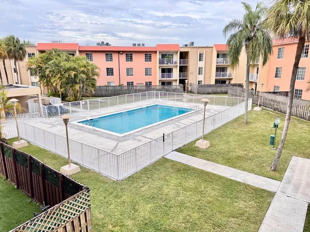 $1,750 | 5201 Geneva Court, Unit 307, Doral, FL 33166