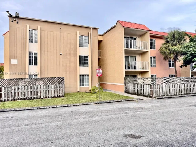 $1,750 | 5201 Geneva Court, Unit 307, Doral, FL 33166