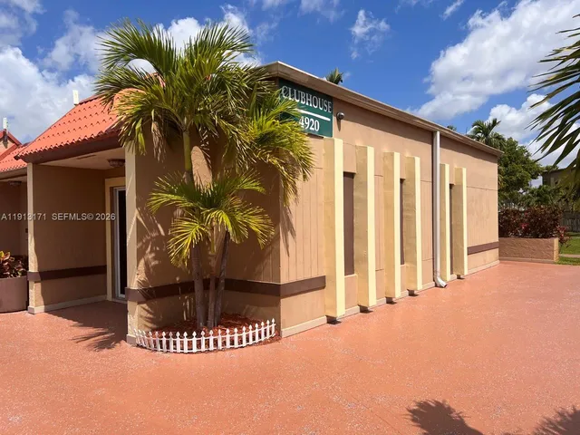 $1,750 | 5201 Geneva Court, Unit 307, Doral, FL 33166