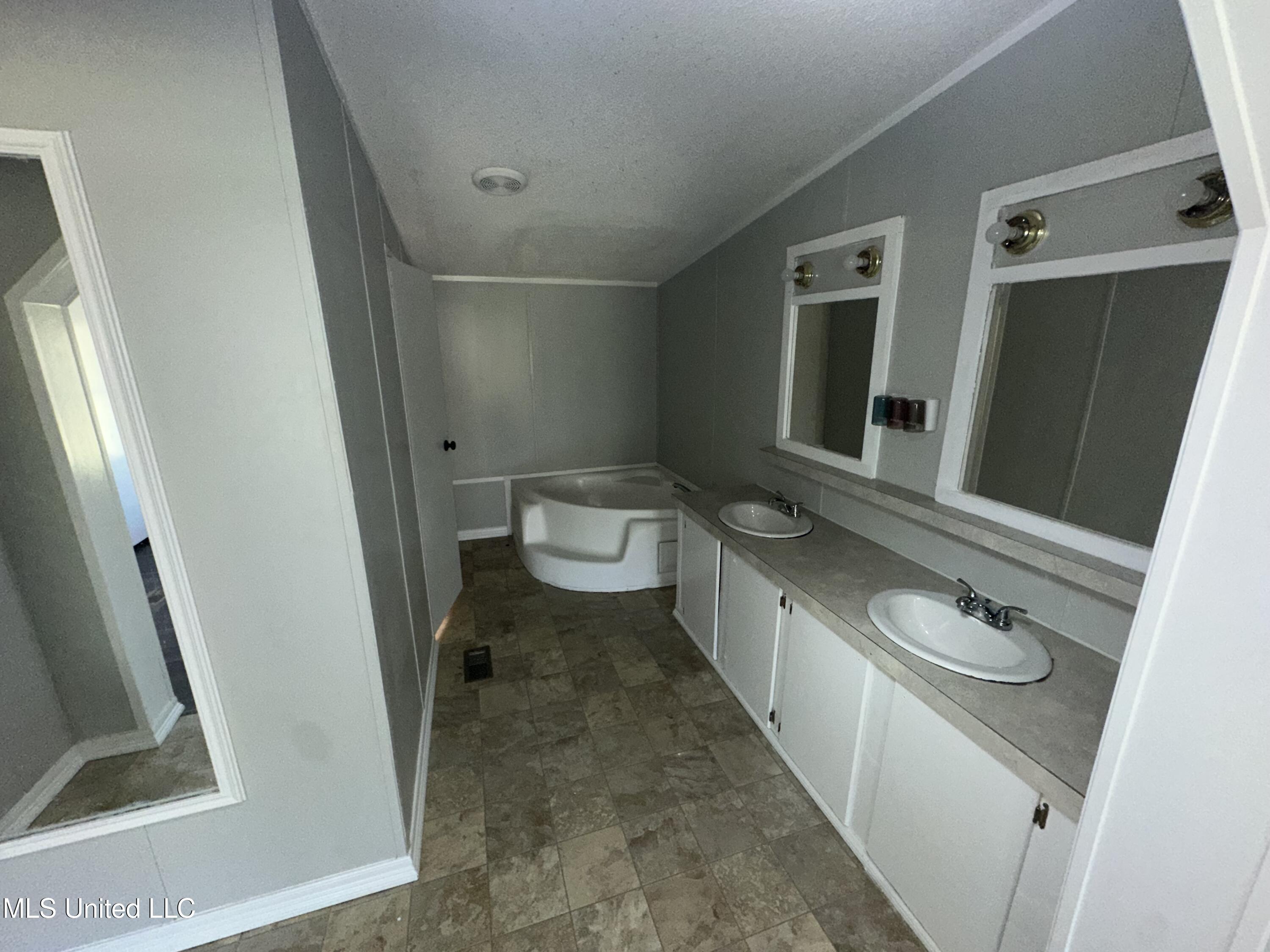 4701 County Farm Road Liberty, MS 39645 - Photo 17 of 26 IMG_2764