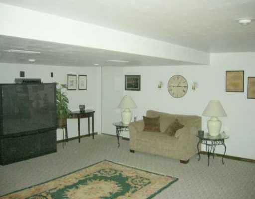 114 McCarrell Road Hickory, PA 15340 - Photo 3 of 8 Den/Family/Great Room.