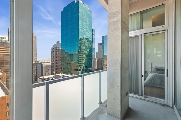 $899,000 | 550 North St Clair Street, Unit 2601, Chicago, IL 60611