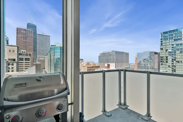 $899,000 | 550 North St Clair Street, Unit 2601, Chicago, IL 60611