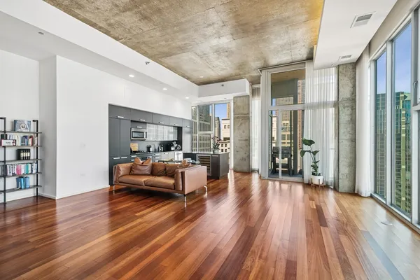 $899,000 | 550 North St Clair Street, Unit 2601, Chicago, IL 60611