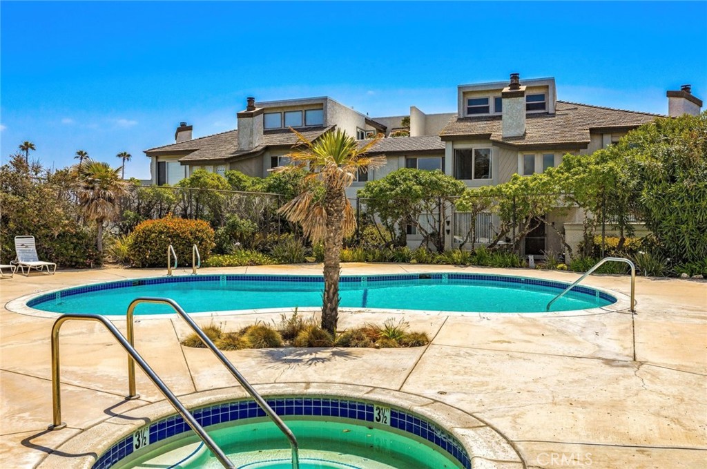 3554 Sunset Lane Oxnard, CA 93035 - Photo 22 of 29 Pool + Jacuzzi