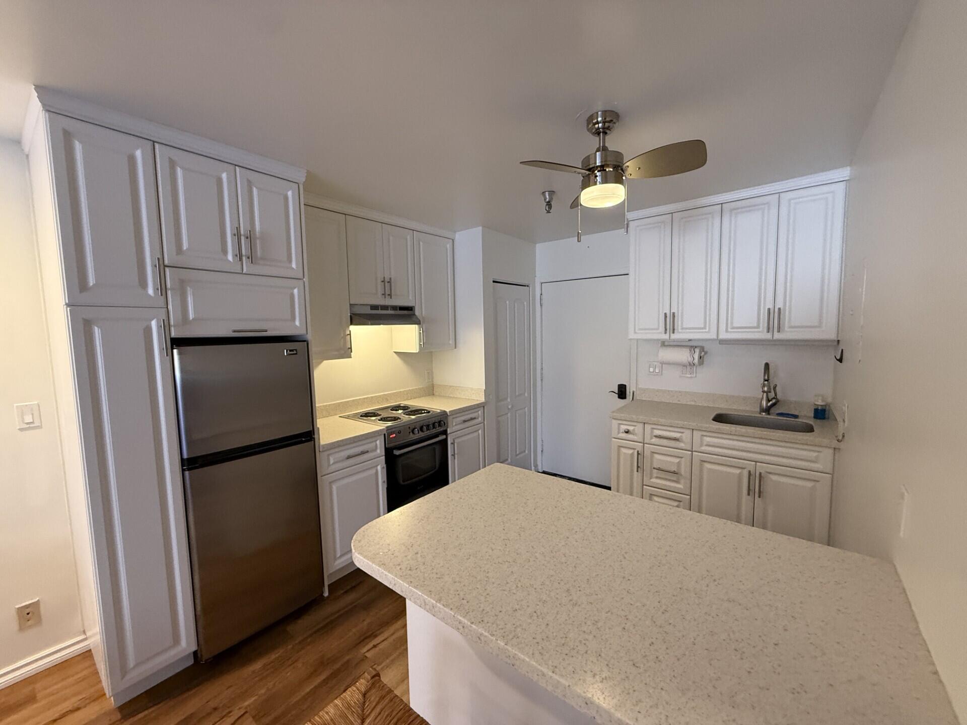 111 Angani Way, Unit 2071 Sun Valley, ID 83353 - Photo 5 of 16 Clean Efficient Kitchen