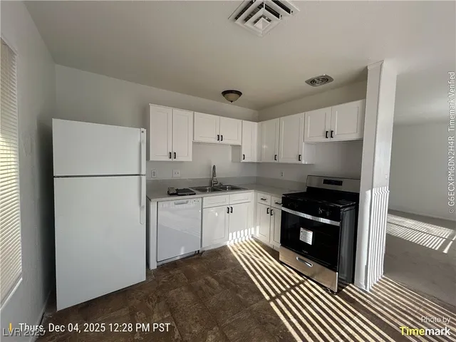 $1,624 | 4749 Woodlake Avenue, Las Vegas, NV 89147