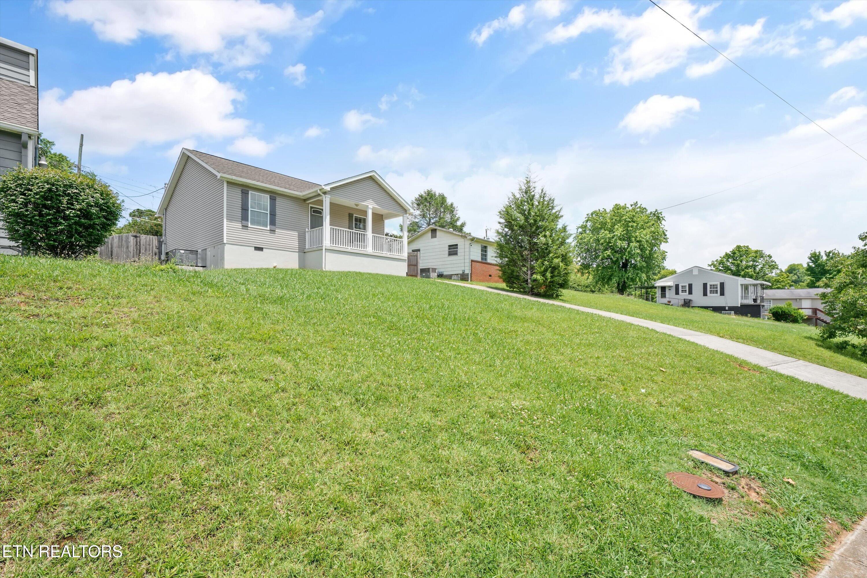 4516 Pleasant Ridge Road Knoxville, TN 37912 - Photo 2 of 24 4516-pleasant-ridge-front-lawn