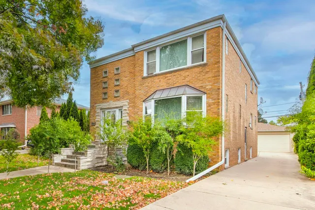 $850,000 | 6433 Drake Avenue, Lincolnwood, IL 60712