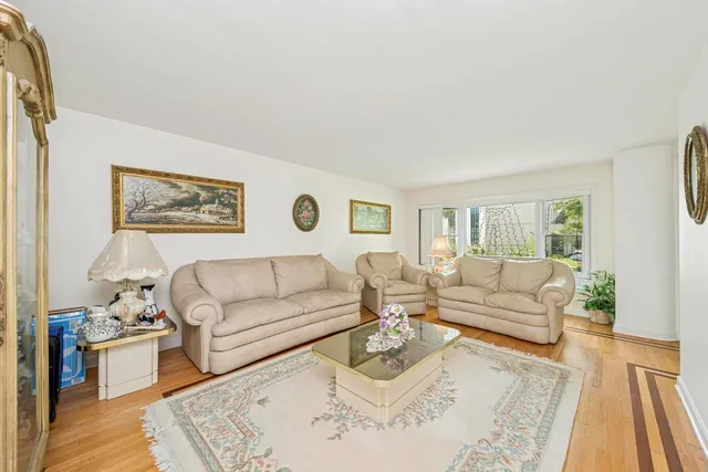 $850,000 | 6433 Drake Avenue, Lincolnwood, IL 60712