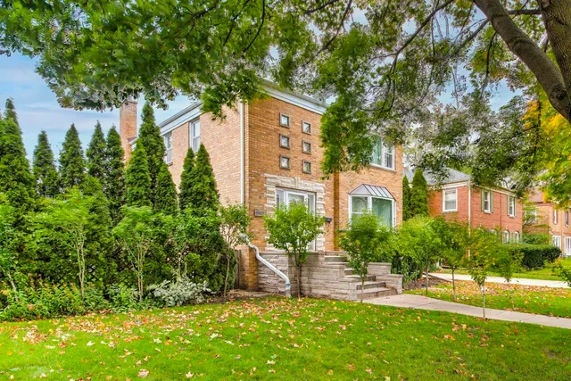 $850,000 | 6433 Drake Avenue, Lincolnwood, IL 60712