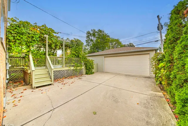 $850,000 | 6433 Drake Avenue, Lincolnwood, IL 60712