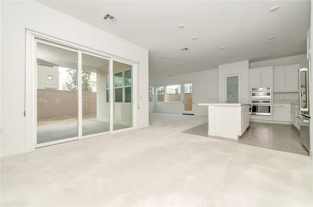 $6,000 | 224 Lexford, Irvine, CA 92618