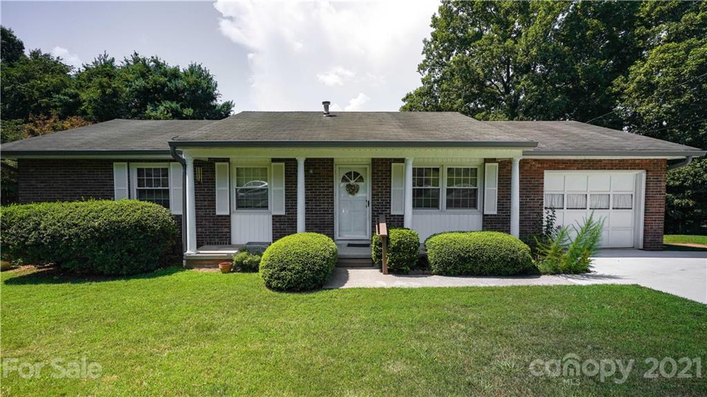34 Fieldcrest Road Arden, NC 28704 - Photo 1 of 26 Gallery Image 1