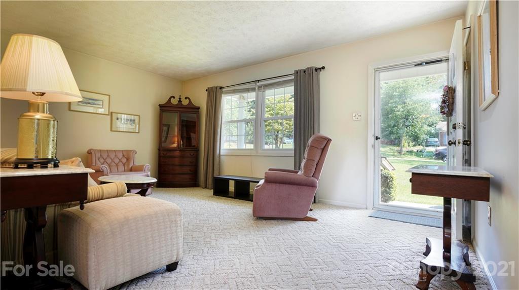 34 Fieldcrest Road Arden, NC 28704 - Photo 4 of 26 Gallery Image 4