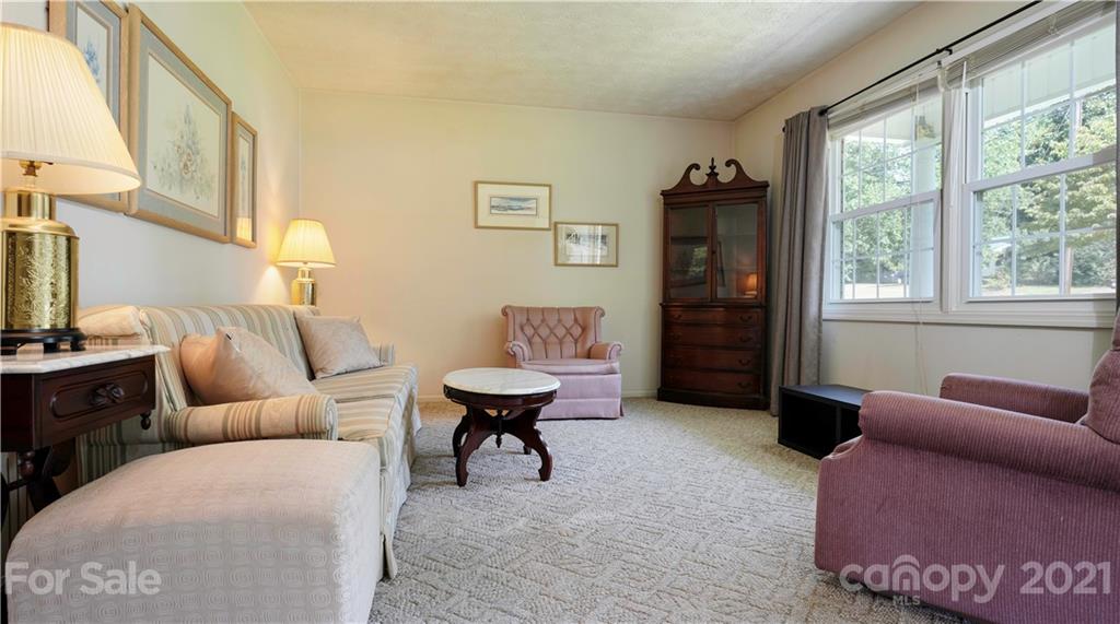 34 Fieldcrest Road Arden, NC 28704 - Photo 5 of 26 Gallery Image 5