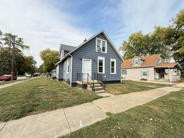 $120,900 | 1401 West Elm Street, Bloomington, IL 61701