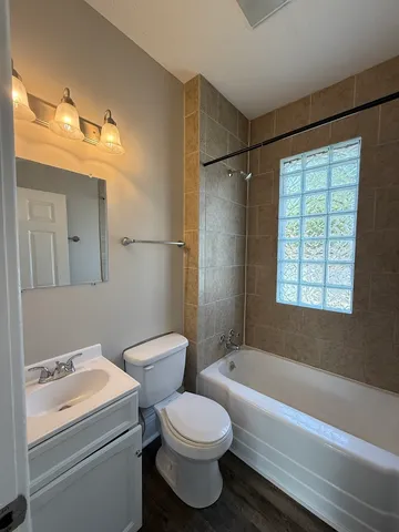 $139,900 | 1401 West Elm Street, Bloomington, IL 61701