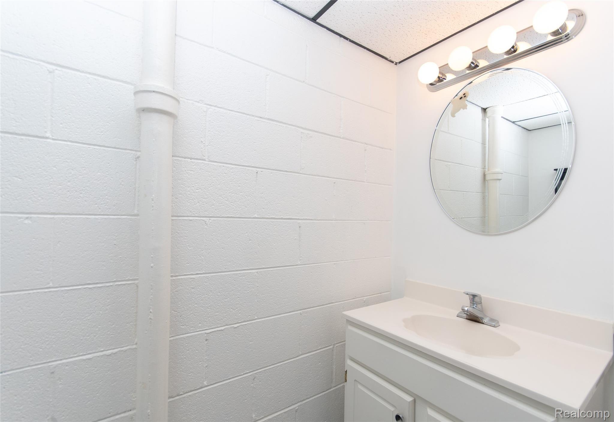 814 Wilwood Road Rochester, MI 48309 - Photo 43 of 57 Clean look