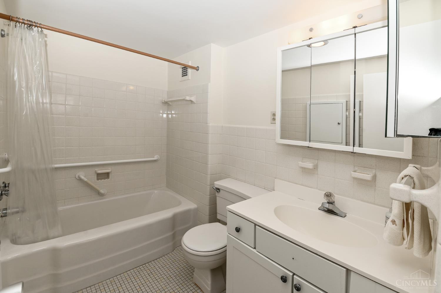 2324 Madison Road, Unit 902 Cincinnati, OH 45208 - Photo 36 of 43 Gallery Image 36