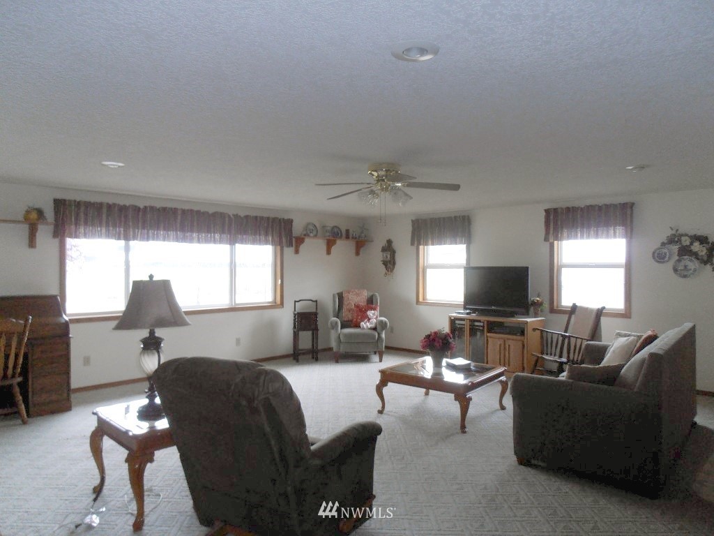 127 Schreiner Road Chehalis, WA 98532 - Photo 4 of 17