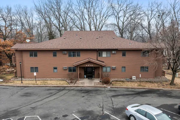 $188,000 | 4870 Babcock Trail, Unit 333, Inver Grove Heights, MN 55077