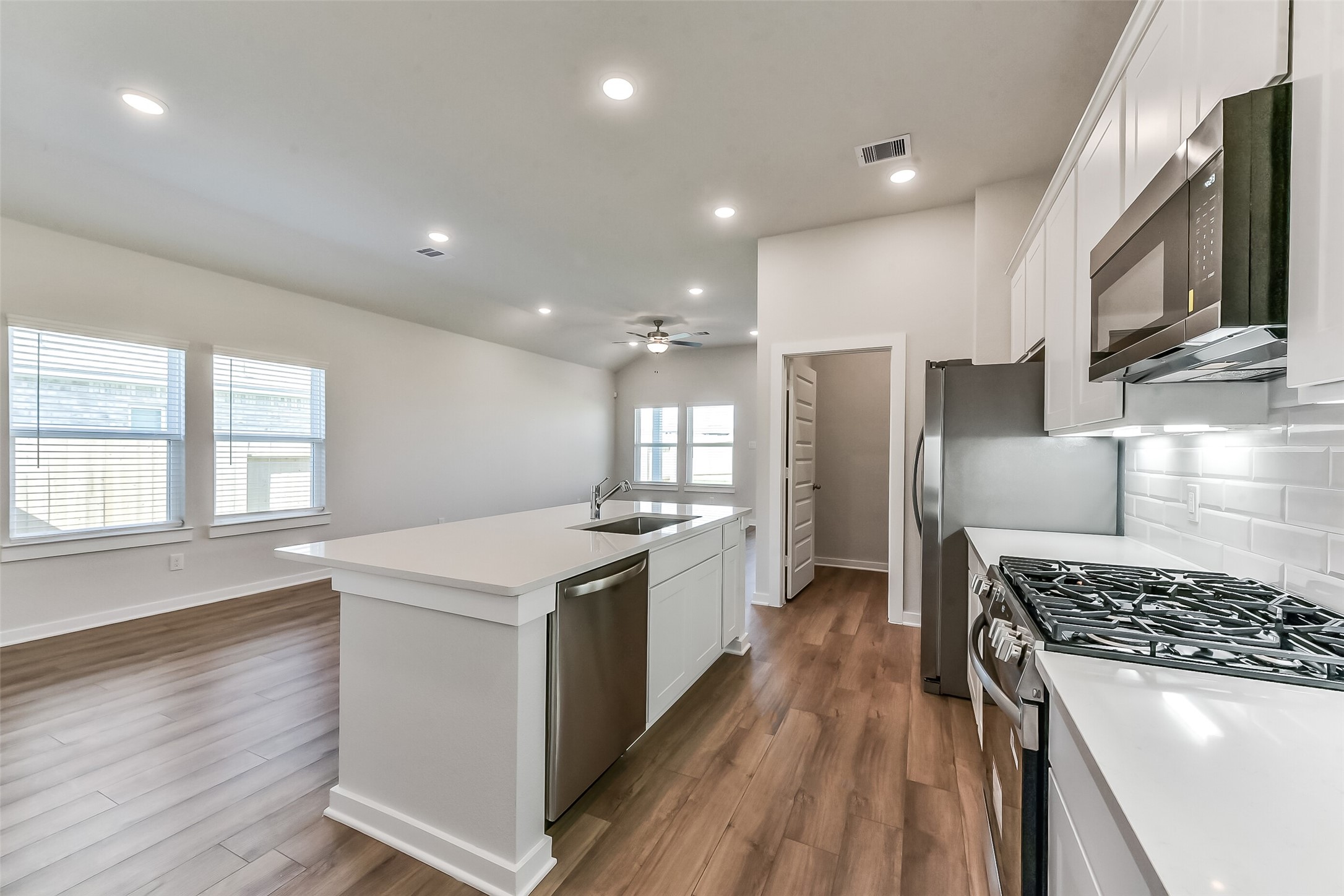 78 Leon Way Dayton, TX 77535 - Photo 18 of 39