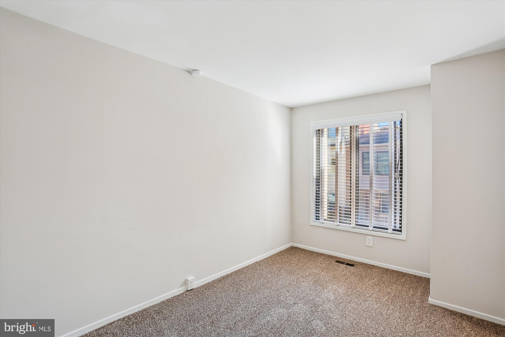 18801 Nathans Place Gaithersburg, MD 20886 - Photo 18 of 60 an empty room with windows