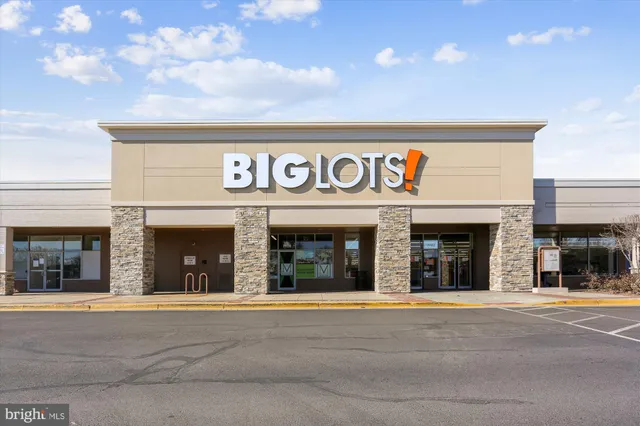 a view of an outdoor space with seating area