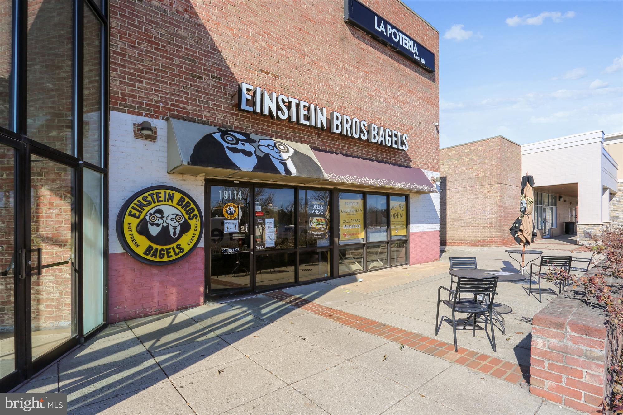 18801 Nathans Place Gaithersburg, MD 20886 - Photo 49 of 60 a view of a cafe with sitting area