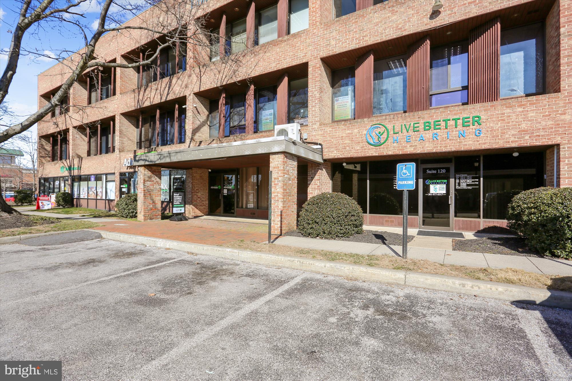 18801 Nathans Place Gaithersburg, MD 20886 - Photo 50 of 60 a view of a building with a large window