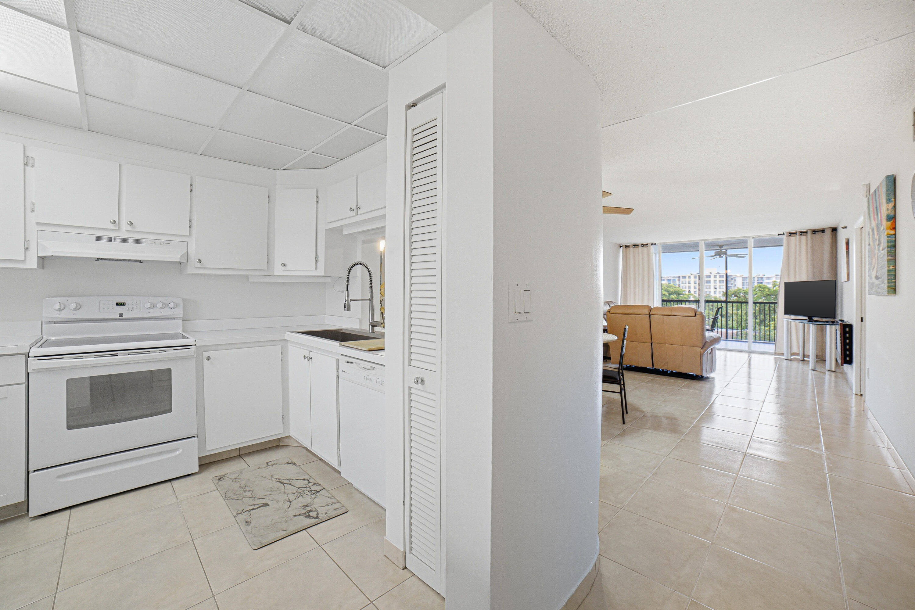 3940 Inverrary Boulevard, Unit 603A Lauderhill, FL 33319 - Photo 3 of 39 Entrance