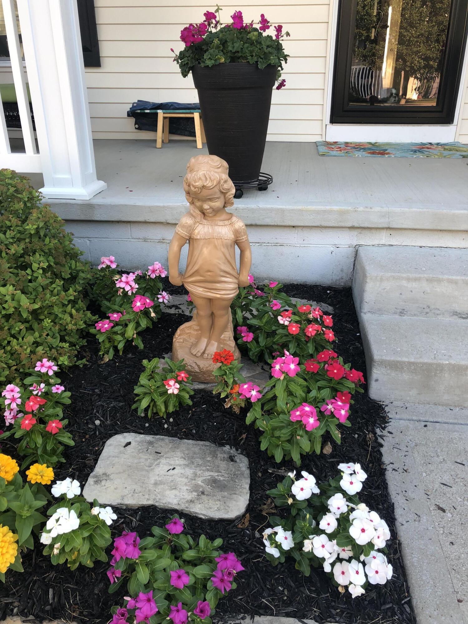 5682 Stearns Road Dublin, OH 43016 - Photo 29 of 30 flowers